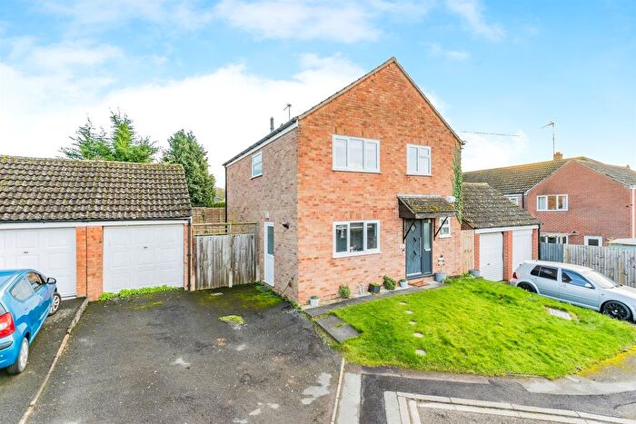 4 Bedroom Detached House For Sale In Brook Farm Close, Wymington, Rushden, NN10