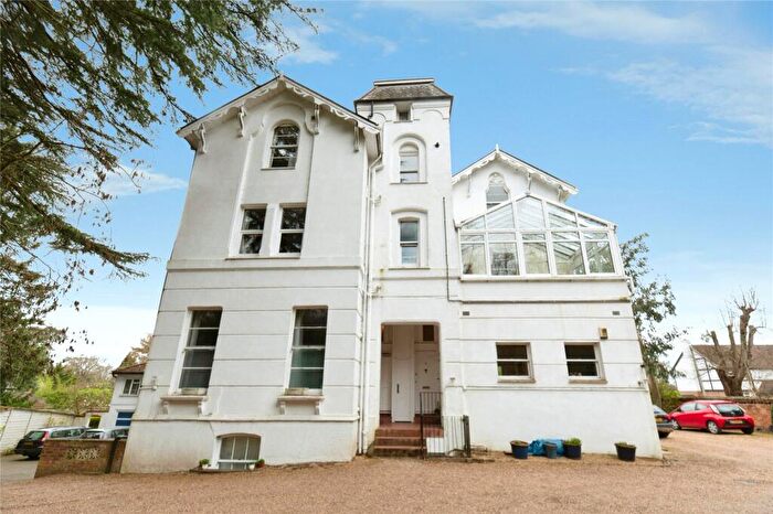 1 Bedroom Flat For Sale In Portsmouth Road, Esher, Surrey, KT10