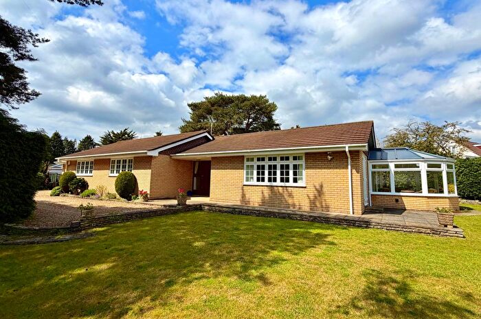 4 Bedroom Bungalow For Sale In Fir Tree Close, BH24
