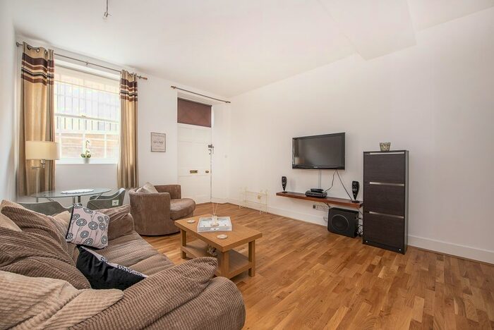 1 Bedroom Flat To Rent In Water Lane, Richmond, TW9
