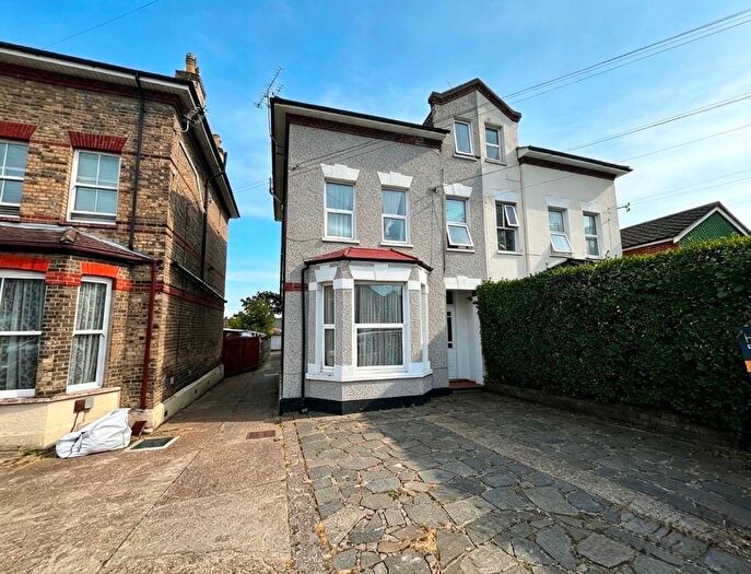 1 Bedroom Flat For Sale In Athelstan Road, Romford, RM3