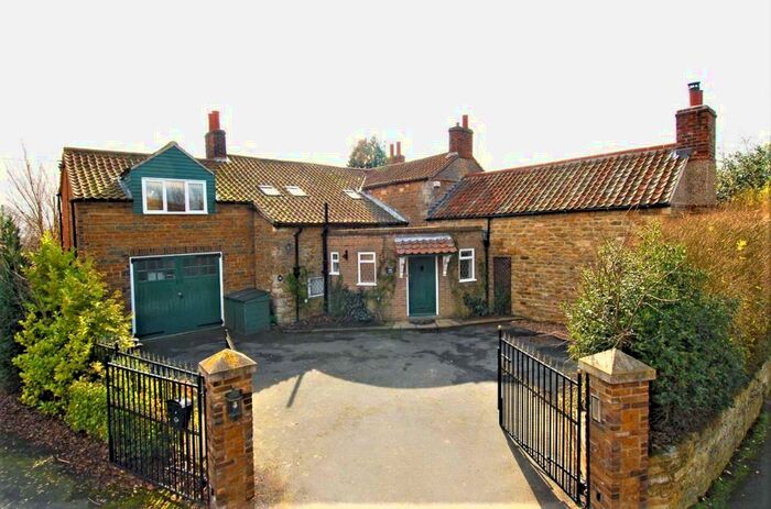 4 Bedroom Detached House For Sale In High Road, Barrowby, NG32