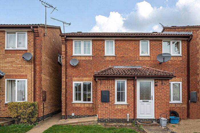 2 Bedroom Semi Detached House To Rent In Ravencroft, Bicester, OX26