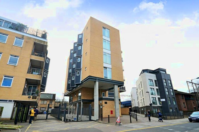 2 Bedroom Flat For Sale In Martello Street, London Fields, London, E8