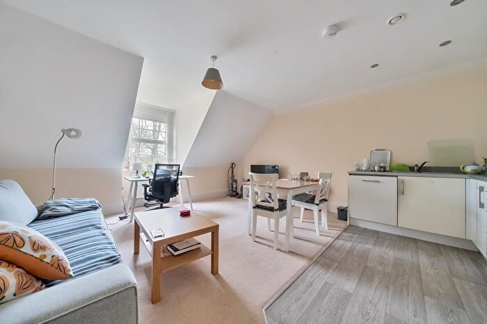 1 Bedroom Flat For Sale In Newbury, Berkshire, RG14