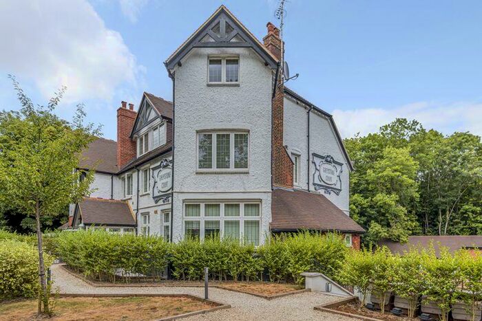 1 Bedroom Flat To Rent In London Road North, Redhill, RH1