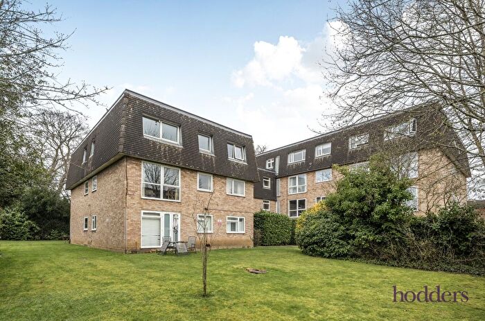 2 Bedroom Flat For Sale In Fairlawns, Addlestone Park, Addlestone, Surrey, KT15