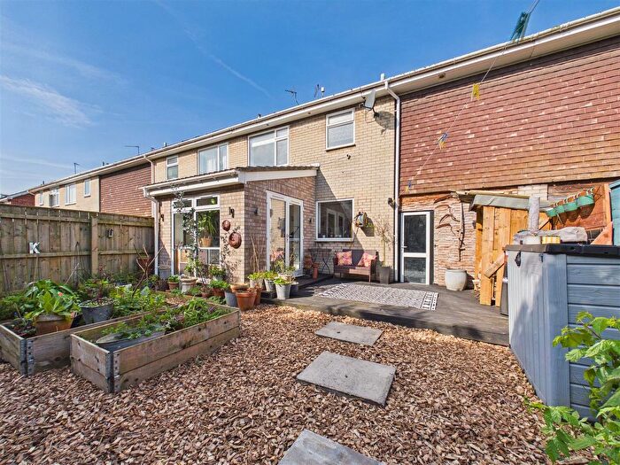 4 Bedroom Semi-detached House For Sale In Bridge Road, South Cave, HU15