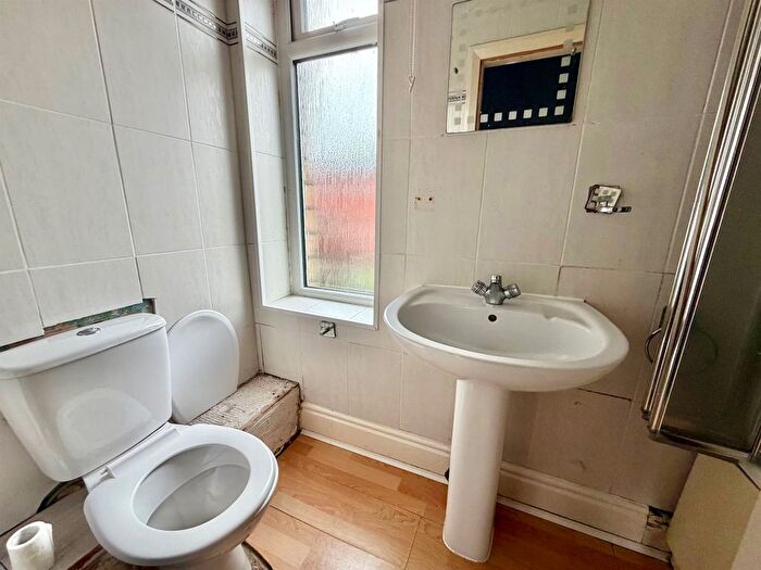 2 Bedroom Terraced House For Sale In Rufford Road, Huddersfield, HD3