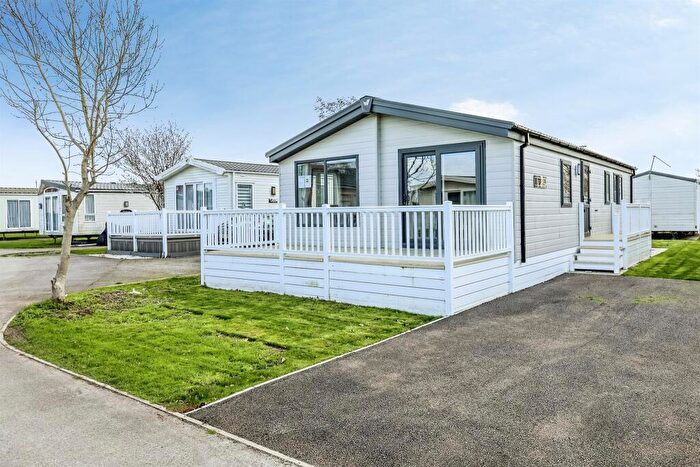 2 Bedroom Park Home For Sale In Manor House, Church Laneham, Retford, DN22