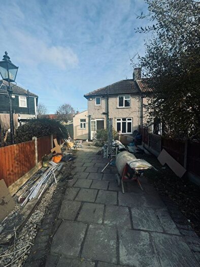3 Bedroom End Of Terrace House To Rent In Standfield Road, Dagenham, RM10