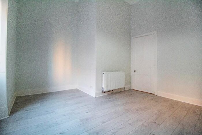 1 Bedroom Flat To Rent In Dixon Road, Queens Park, Glasgow, G42
