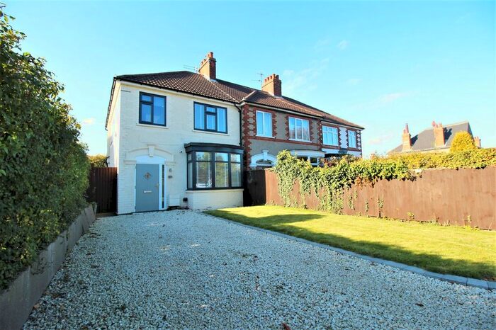 3 Bedroom Semi-Detached House To Rent In Scartho Road, Grimsby, Lincolnshire, DN33