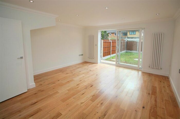 3 Bedroom End Of Terrace House To Rent In Fairview Drive, Chigwell, Essex, IG7