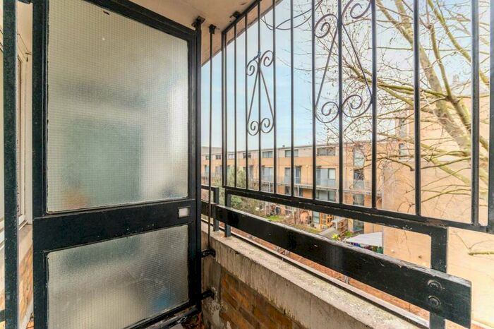 1 Bedroom Flat For Sale In Daniel Gardens, Peckham, London, SE15