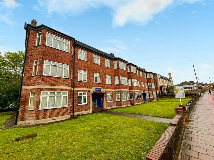 2 Bedroom Flat To Rent In Royal Court, Court Road, Eltham, SE9