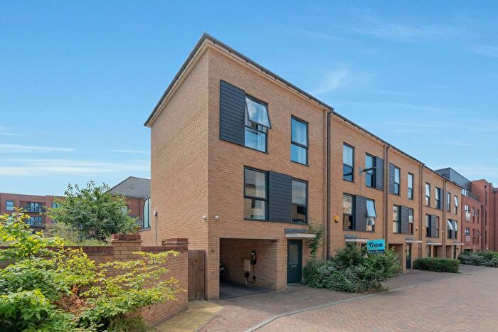 3 Bedroom Terraced House For Sale In Thread Street, Wallington, SM6