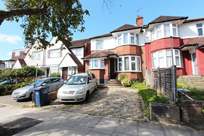4 Bedroom Semi-Detached House For Sale In Princes Park Avenue, London, NW11