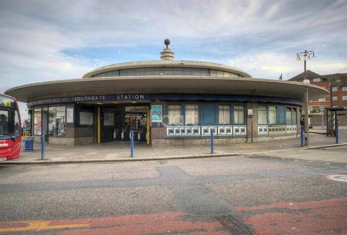 2 Bedroom Flat To Rent In Glade, Southgate, N21