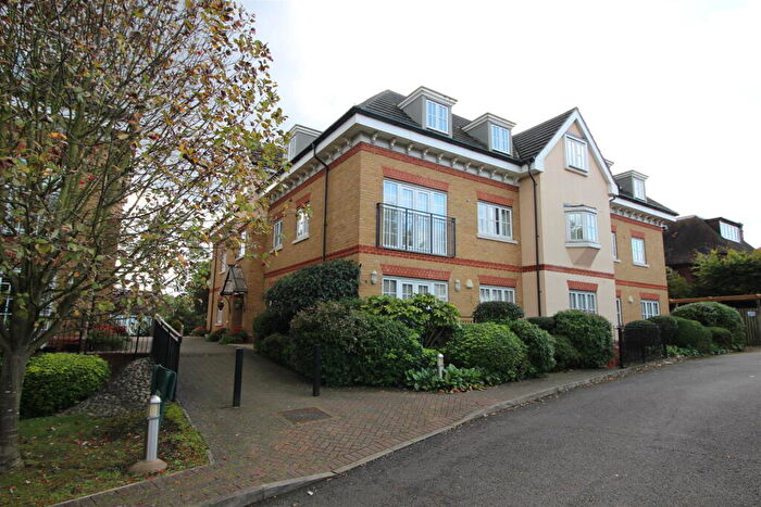 3 Bedroom Flat To Rent In Hale Lane, Edgware, HA8