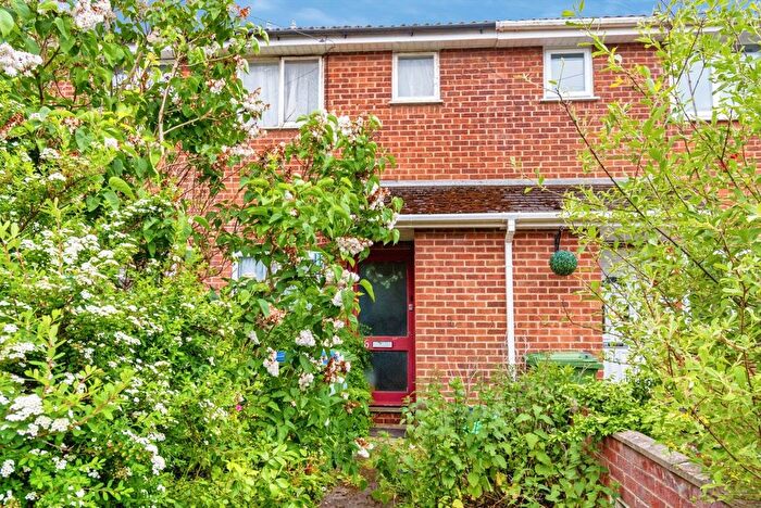 2 Bedroom Terraced House For Sale In Waverley Road, Southampton, Hampshire, SO15
