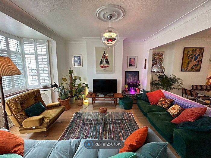 3 Bedroom End Of Terrace House To Rent In Walthamstow, London, E17