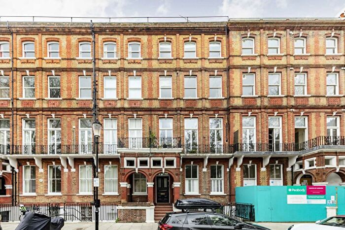3 Bedroom Flat To Rent In Nevern Square, Earls Court, SW5