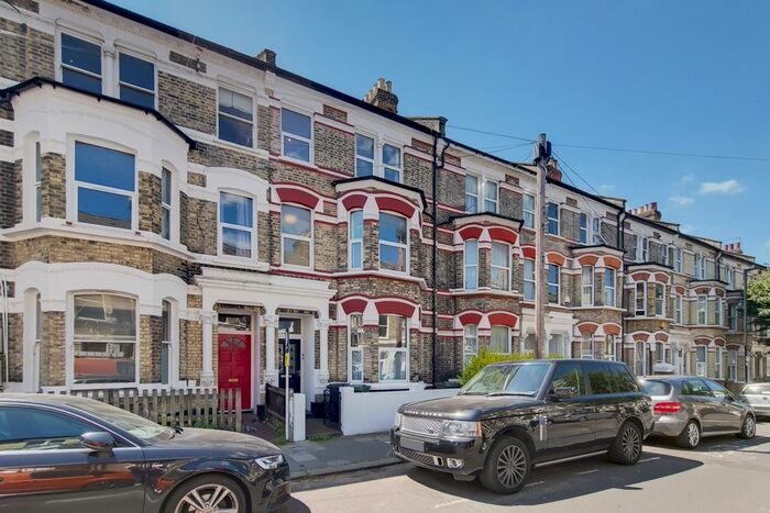 3 Bedroom Flat To Rent In Sandmere Road, London, SW4