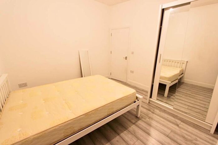 2 Bedroom Apartment To Rent In Barrett's Grove, London, N16