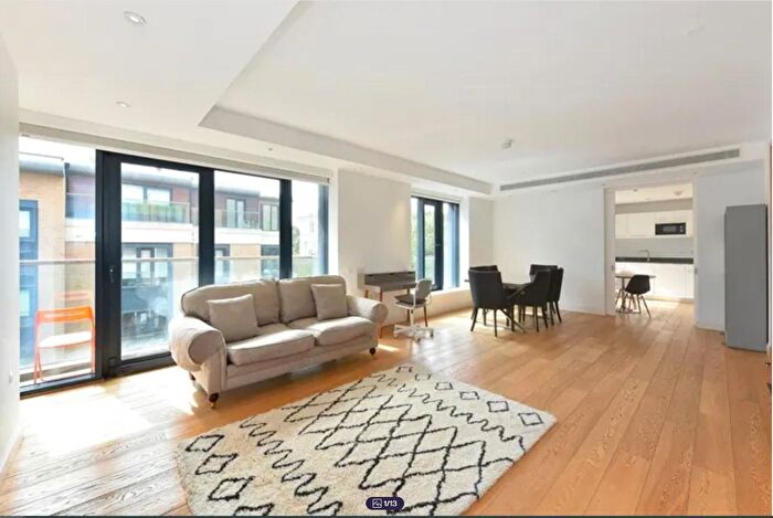 3 Bedroom Flat To Rent In Gloucester Avenue, London, NW1