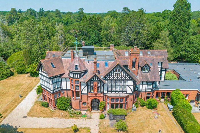 1 Bedroom Apartment For Sale In Bucklebury Place, Upper Woolhampton, Reading, Berkshire, RG7