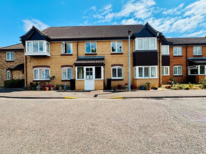 2 Bedroom Flat For Sale In Kimbolton Court, Peterborough, PE1