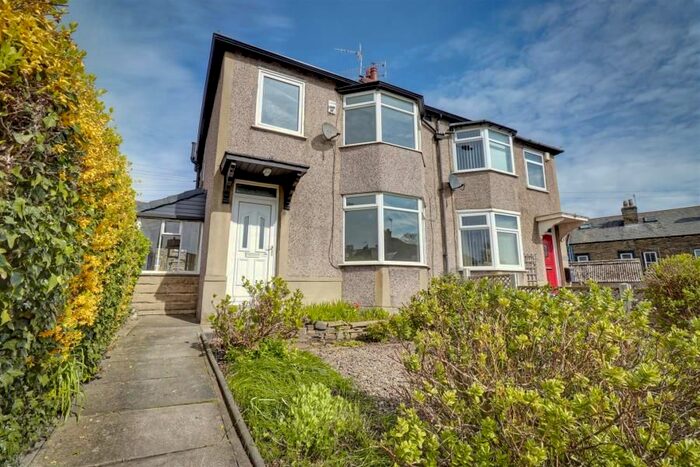 3 Bedroom Semi-Detached House To Rent In Albion Road, Bradford, BD10