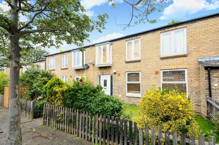 1 Bedroom Flat To Rent In Bobbin Close, London, SW4