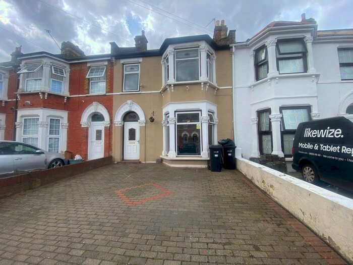 3 Bedroom Terraced House To Rent In Kingswood Road, Seven Kings, Ilford, IG3