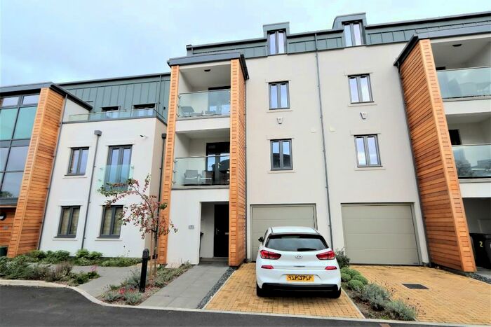 4 Bedroom Town House To Rent In Manor Farm Close, Leamington Spa, Warwickshire, CV32