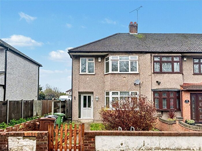 3 Bedroom End Terrace House To Rent In Rainham Road North, Dagenham, RM10