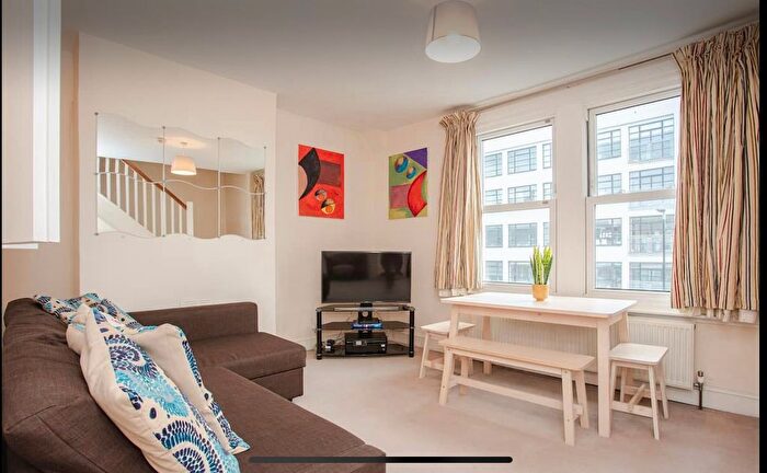2 Bedroom Maisonette To Rent In Lavender Hill, London, SW11