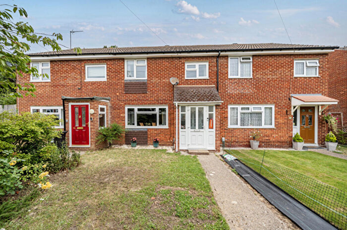 3 Bedroom Terraced House For Sale In Emmbrook Road, Wokingham, Berkshire, RG41