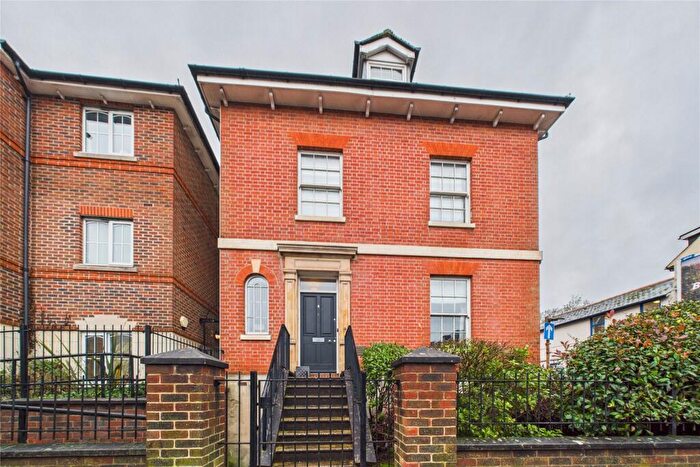 2 Bedroom Maisonette For Sale In Oxford Road, Reading, Berkshire, RG1