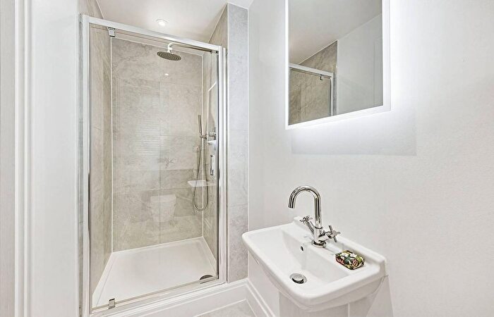 3 Bedroom Flat To Rent In Stafford Court, High Street Kensington, London, W8