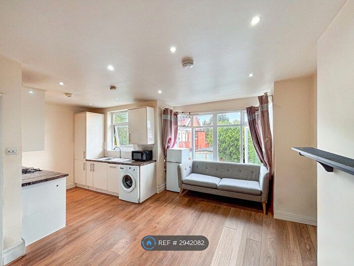 3 Bedroom Flat To Rent In Radnor Road, Harrow, HA1