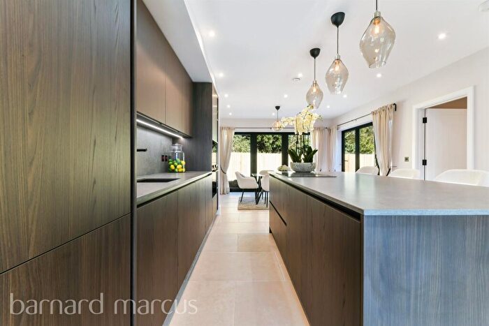 5 Bedroom Detached House For Sale In Huntersfield, Banstead, SM7