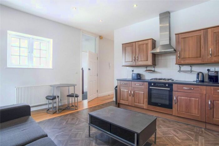4 Bedroom Flat To Rent In Camden Road, London, N7