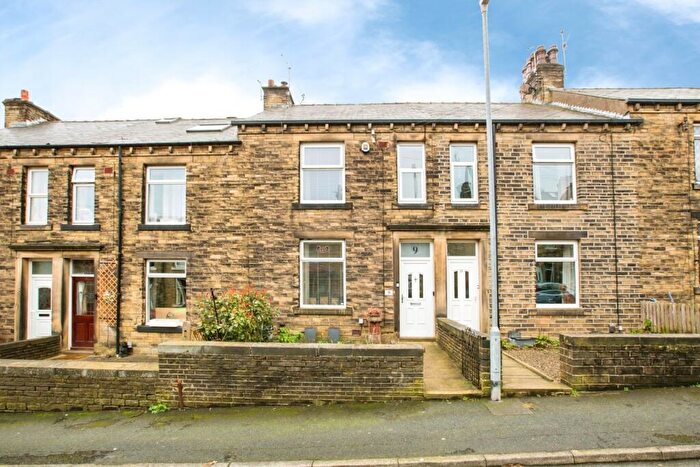 4 Bedroom Terraced House For Sale In Waverley Road, Elland, Calderdale, HX5