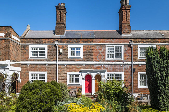 2 Bedroom House For Sale In Rosemary Gardens, London, SW14