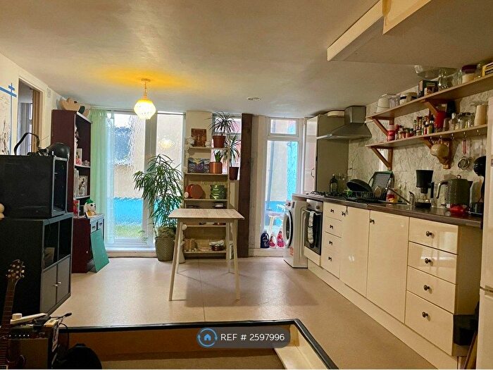 1 Bedroom Flat To Rent In Moon Street, Bristol, BS2