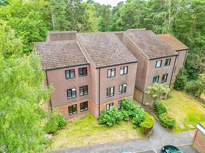 2 Bedroom Flat For Sale In Dawsmere Close, Camberley, GU15