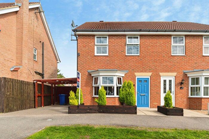3 Bedroom Semi-Detached House For Sale In Brocklesby Avenue, Immingham, DN40
