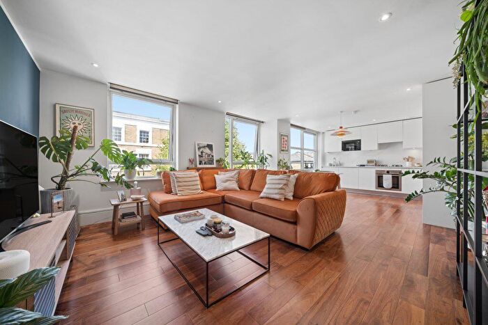 2 Bedroom Apartment To Rent In Offord Road, Islington, N1